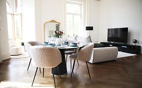 Palais Passy~Design Suite Mit Ausblick Im Zentrum